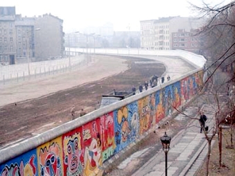 Berlin Wall Decorated 1986